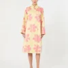 Midi-trenchcoat i mønstret, vannavvisende gabardin, gul Midi-trenchcoat i mønstret, vannavvisende gabardin, gul