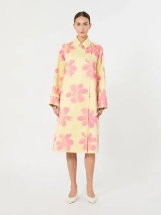 Midi-trenchcoat i mønstret, vannavvisende gabardin, gul