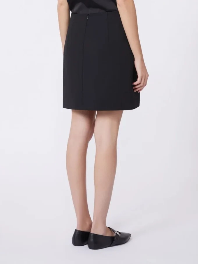 Mini-skjørt i stretch-gabardin, svart