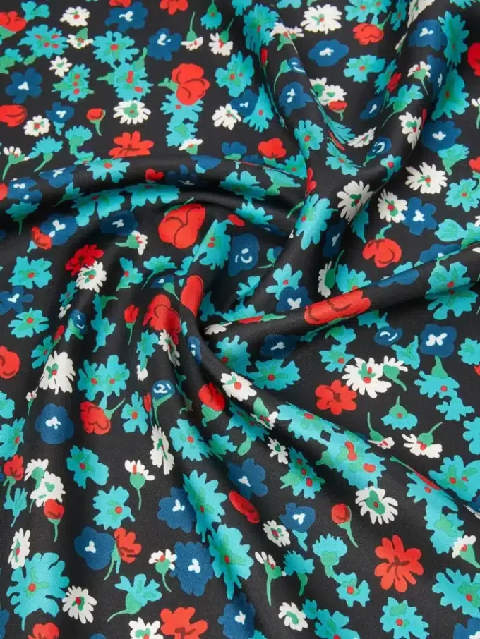 Mønstret foulard i silketwill, elfenben Mønstret foulard i silketwill, elfenben