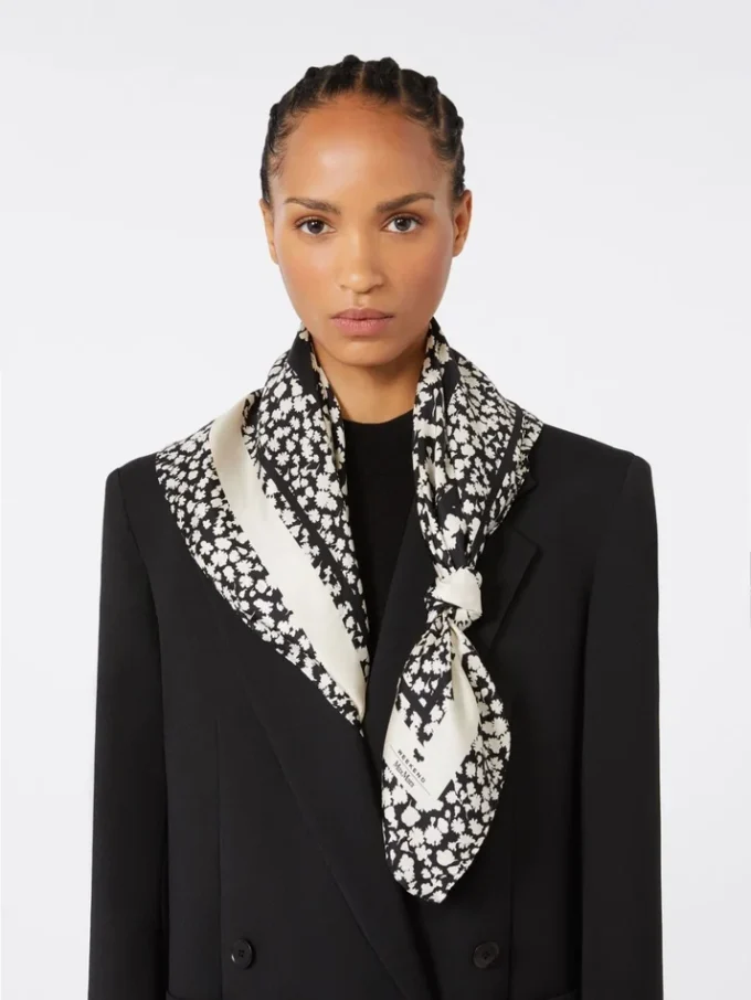 Mønstret foulard i silkewill, svart Mønstret foulard i silkewill, svart