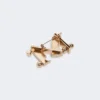 Monogram-brosje i metall, gull Monogram-brosje i metall, gull