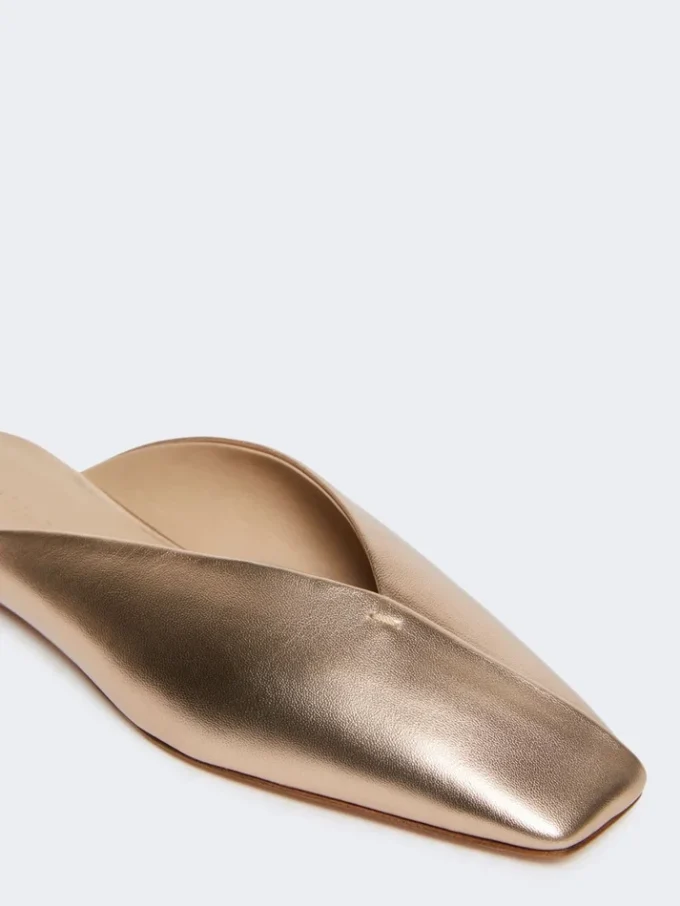 Mules i laminert nappaskinn, rosa Mules i laminert nappaskinn, rosa