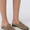 Mules i semsket skinn, mud Mules i semsket skinn, mud