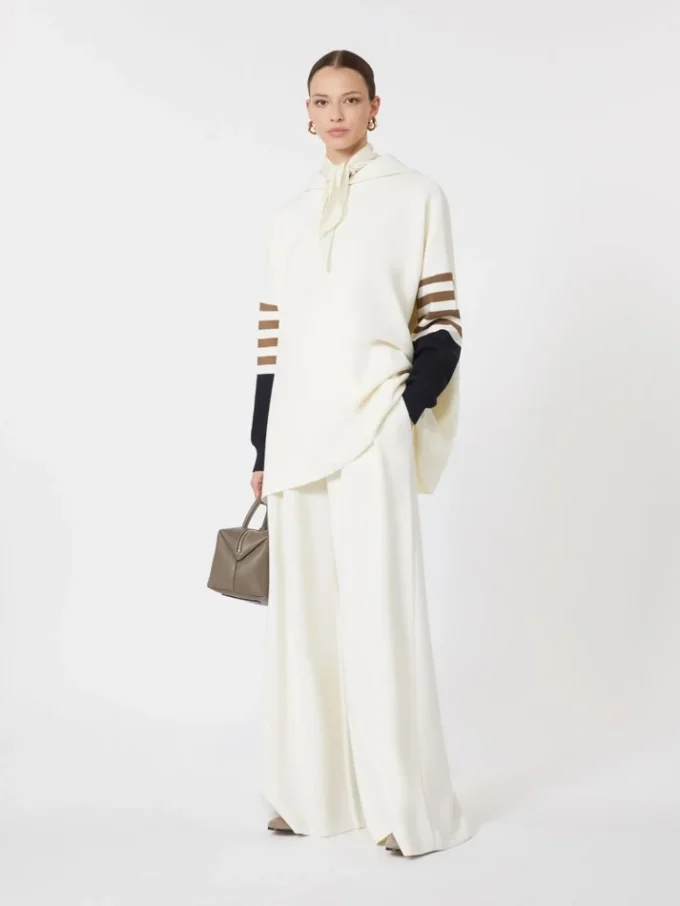 Oversized genser i ullstrikk, elfenben Oversized genser i ullstrikk, elfenben