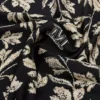 Oversized skjerf i trykt silke, svart
