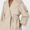 Oversized vannavvisende trenchcoat i twill, sand