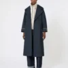 Oversized vannavvisende trenchcoat i twill, ultramarin Oversized vannavvisende trenchcoat i twill, ultramarin