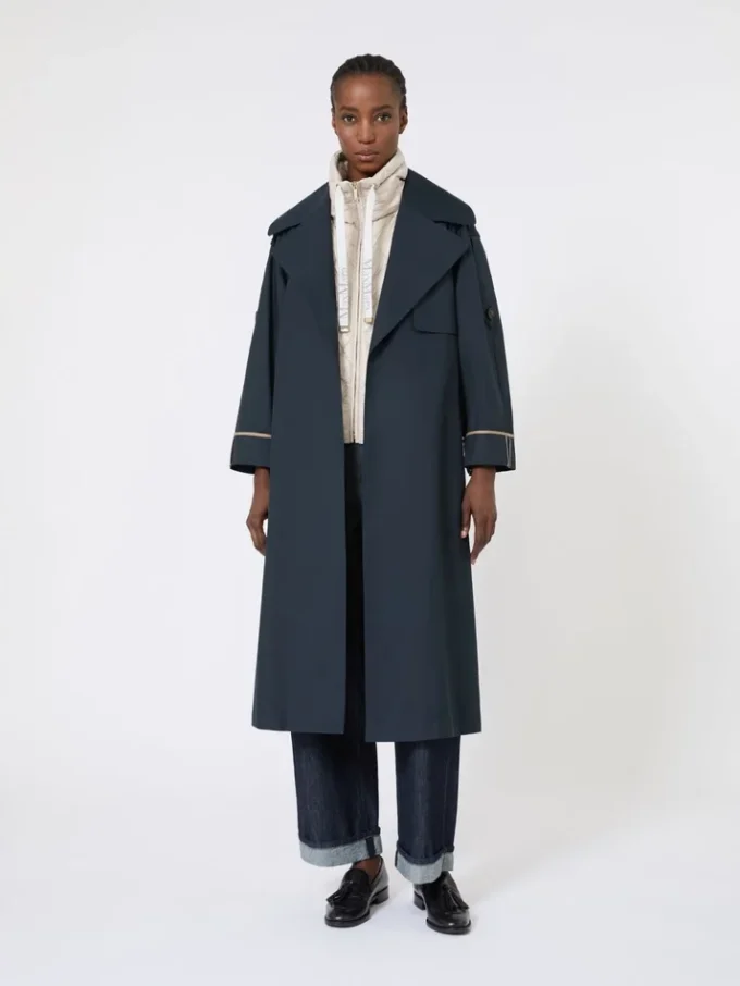 Oversized vannavvisende trenchcoat i twill, ultramarin Oversized vannavvisende trenchcoat i twill, ultramarin