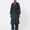 Oversized vannavvisende trenchcoat i twill, ultramarin Oversized vannavvisende trenchcoat i twill, ultramarin