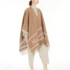 Poncho i jacquardull, kamel Poncho i jacquardull, kamel