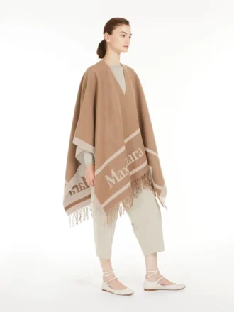 Poncho i jacquardull, kamel