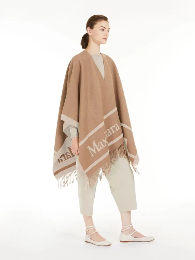Poncho i jacquardull, kamel Poncho i jacquardull, kamel