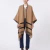 Poncho i jacquardull, kamel Poncho i jacquardull, kamel