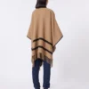 Poncho i jacquardull, kamel Poncho i jacquardull, kamel