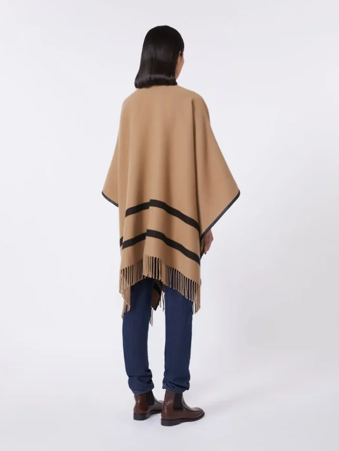 Poncho i jacquardull, kamel Poncho i jacquardull, kamel
