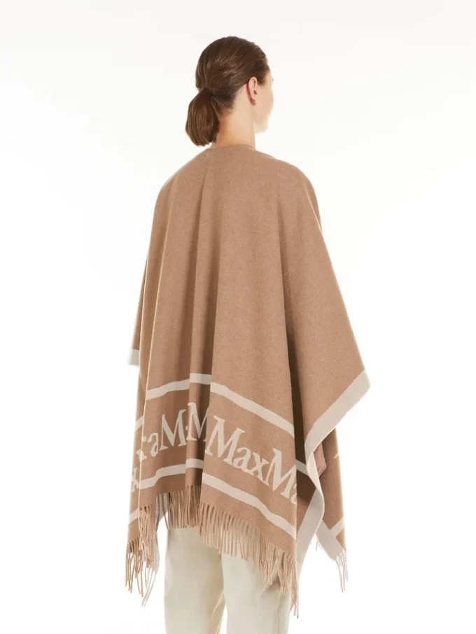 Poncho i jacquardull, kamel Poncho i jacquardull, kamel