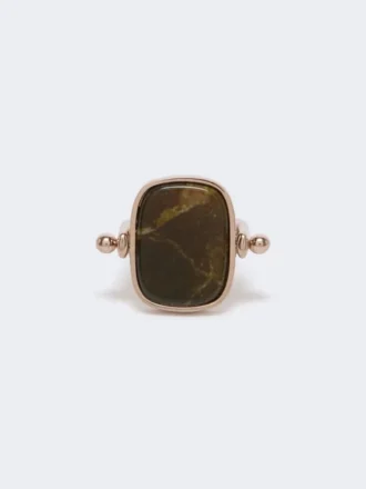 Ring i metall og harpiks, mørkebrun Ring i metall og harpiks, mørkebrun