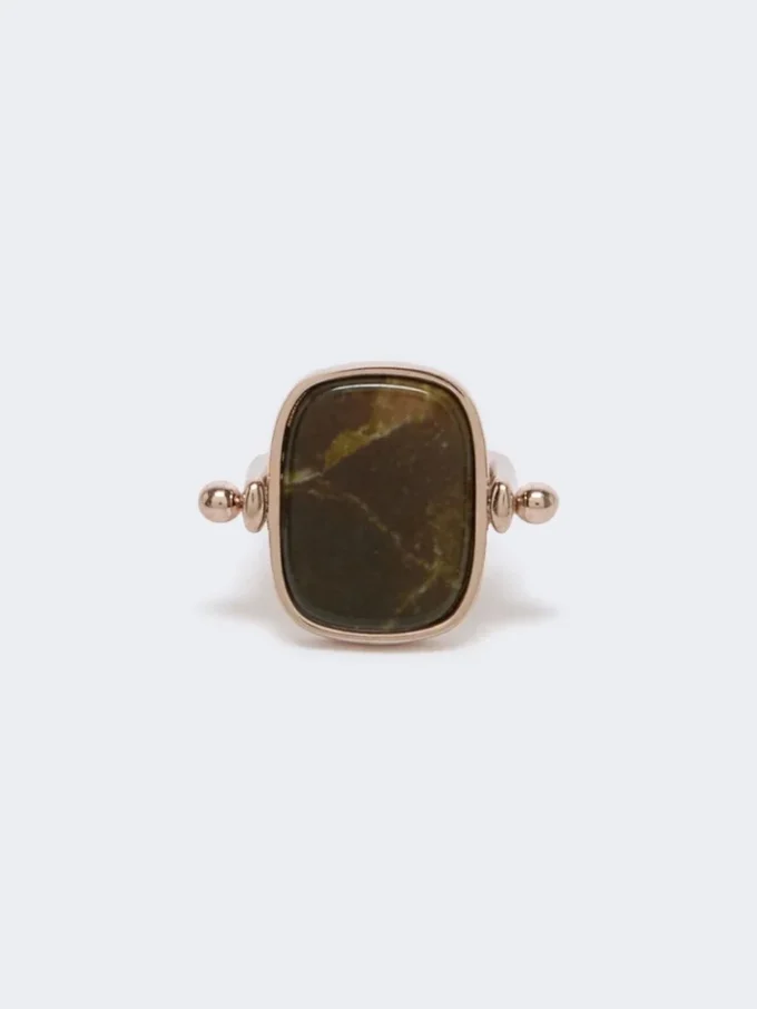 Ring i metall og harpiks, mørkebrun Ring i metall og harpiks, mørkebrun