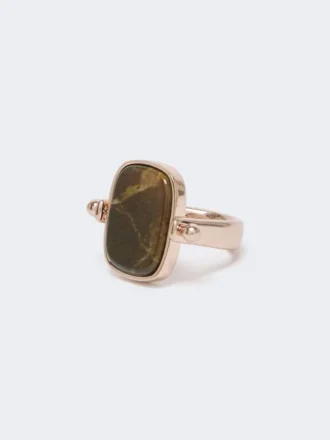 Ring i metall og harpiks, mørkebrun Ring i metall og harpiks, mørkebrun