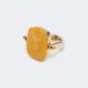 Ring i metall og harpiks, oransje Ring i metall og harpiks, oransje