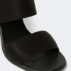 Sandaler i kalveskinn og elastisk bånd, svart Sandaler i kalveskinn og elastisk bånd, svart