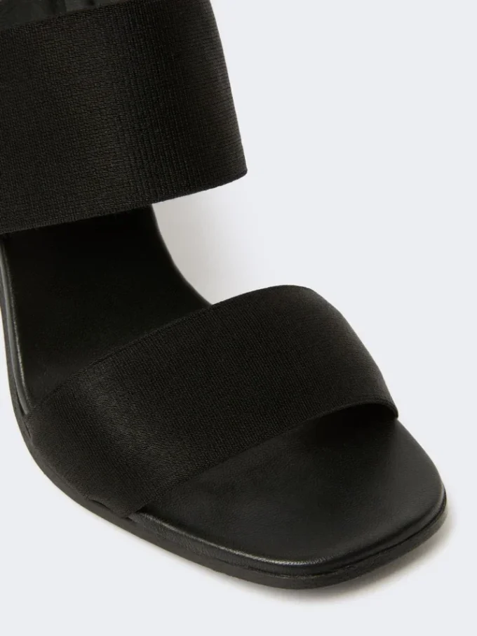 Sandaler i kalveskinn og elastisk bånd, svart Sandaler i kalveskinn og elastisk bånd, svart