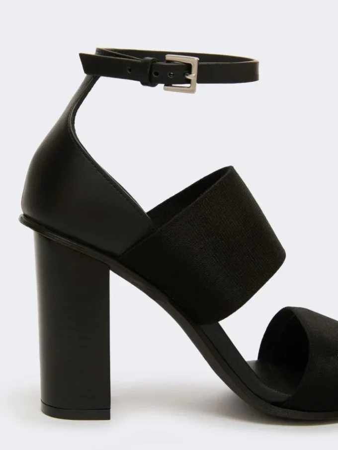 Sandaler i kalveskinn og elastisk bånd, svart Sandaler i kalveskinn og elastisk bånd, svart