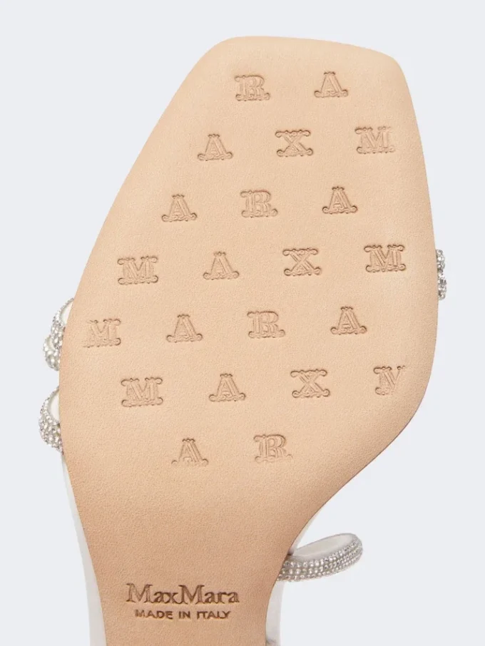 Sandaler i sateng og rhinestones, elfenben