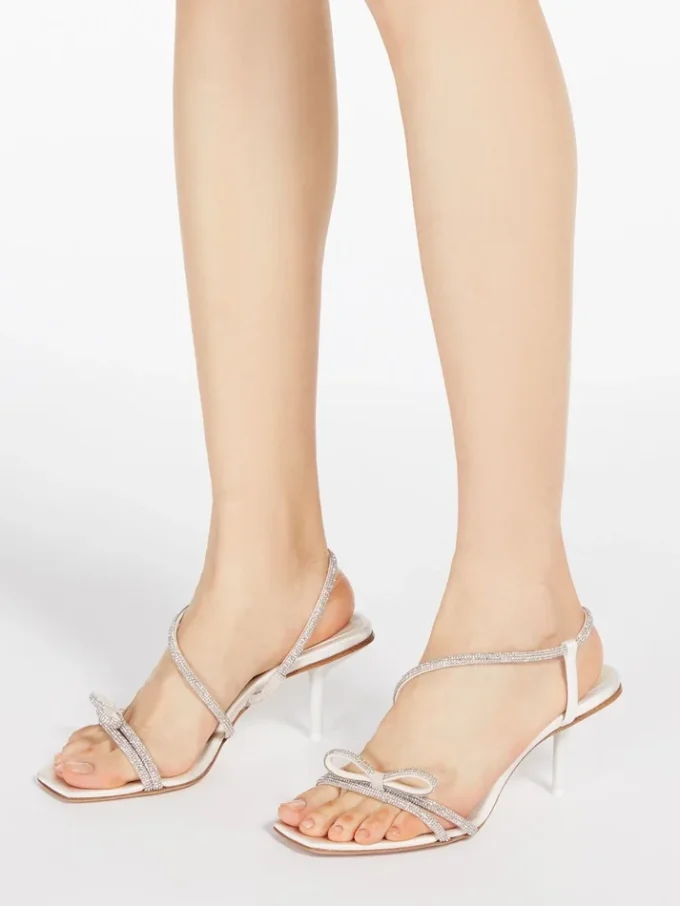 Sandaler i sateng og rhinestones, elfenben