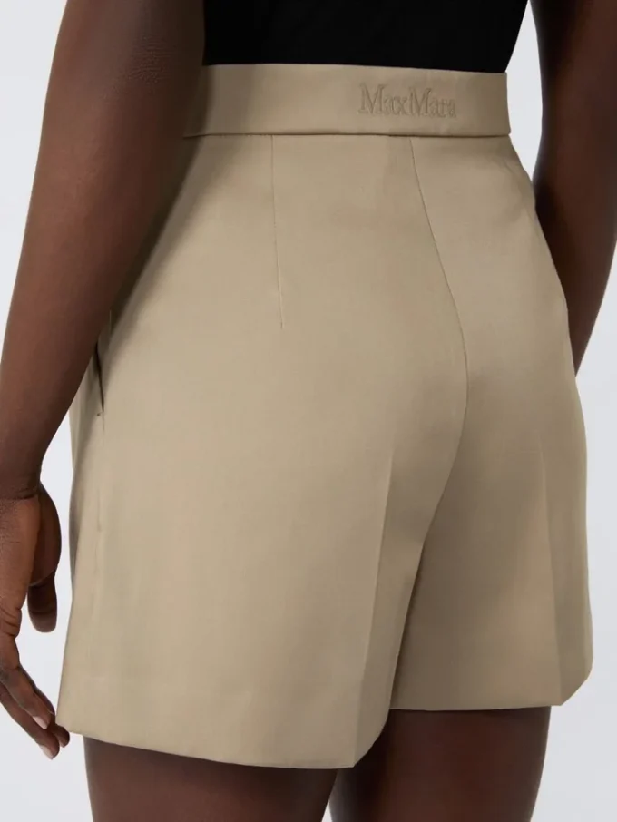 Shorts i stretchbomullssatin, kaki