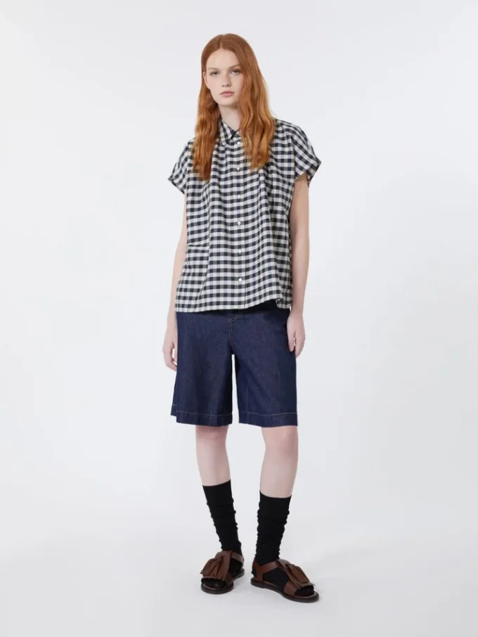 Bermudashorts i denim av bomull og lin, marineblå Bermudashorts i denim av bomull og lin, marineblå