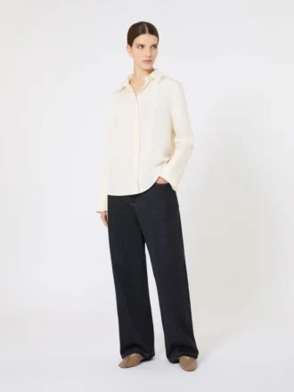 skjorte i silke crepe de chine elfenben 1 1 330x440 - Skjorte i silke-crepe de chine, elfenben