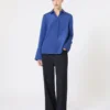 Skjorte i silke-crepe de chine, kornblomstblå Skjorte i silke-crepe de chine, kornblomstblå