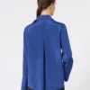 Skjorte i silke-crepe de chine, kornblomstblå Skjorte i silke-crepe de chine, kornblomstblå