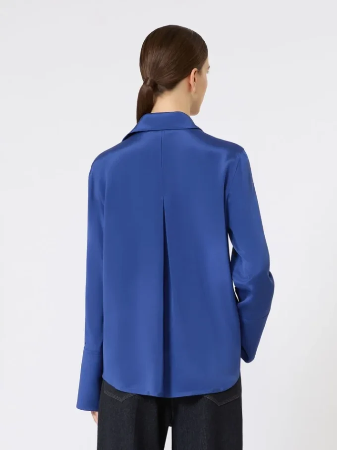 Skjorte i silke-crepe de chine, kornblomstblå Skjorte i silke-crepe de chine, kornblomstblå