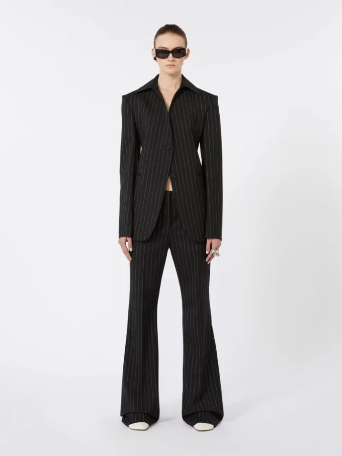 Slim-fit blazer i stretchgabardin, svart Slim-fit blazer i stretchgabardin, svart