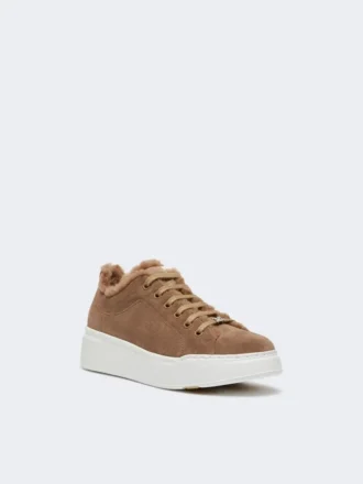 Sneakers i semsket skinn og teddy-stoff, hasselnøttbrun
