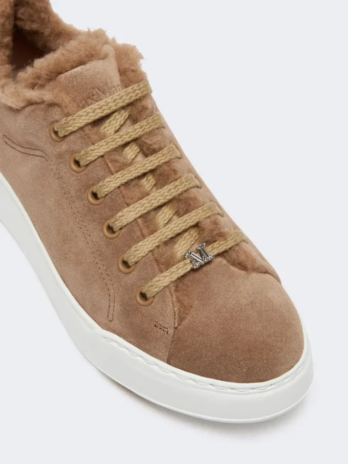 Sneakers i semsket skinn og teddy-stoff, hasselnøttbrun
