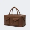 Stor bostonbag i skinn med lommer, brun
