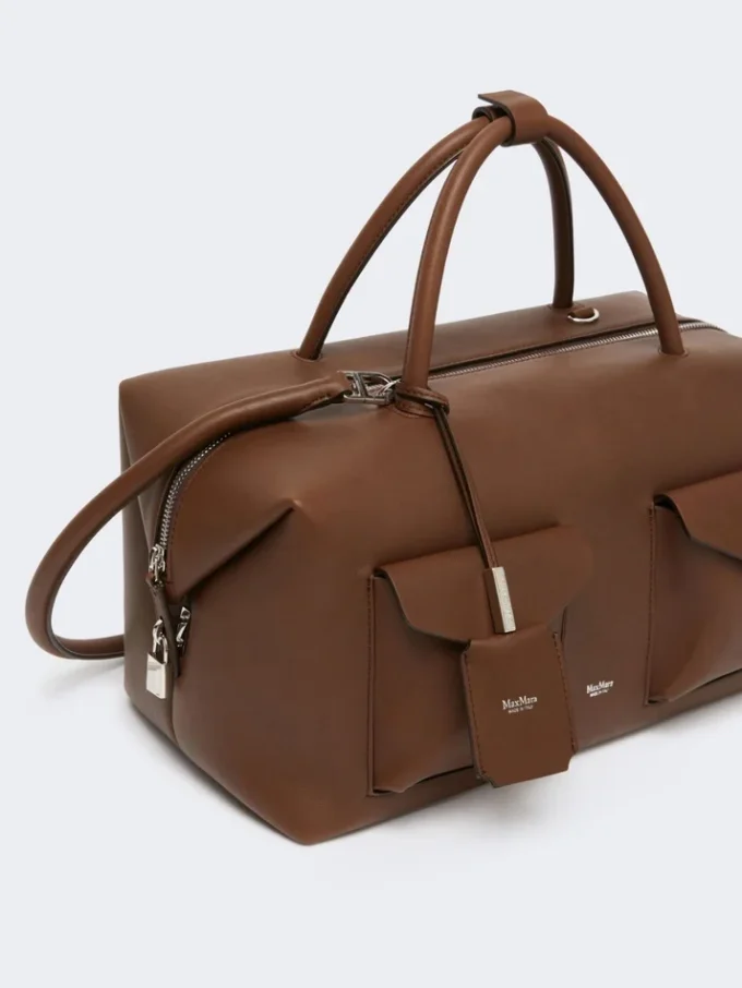 Stor bostonbag i skinn med lommer, brun