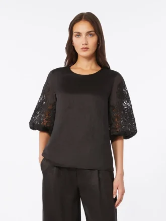 T-skjorte i ramiegaze og broderie anglaise, svart