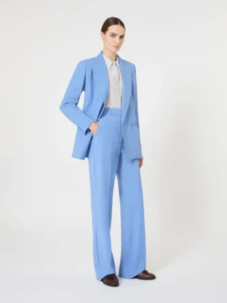 Tettsittende blazer i ullkrepp, lyseblå Tettsittende blazer i ullkrepp, lyseblå