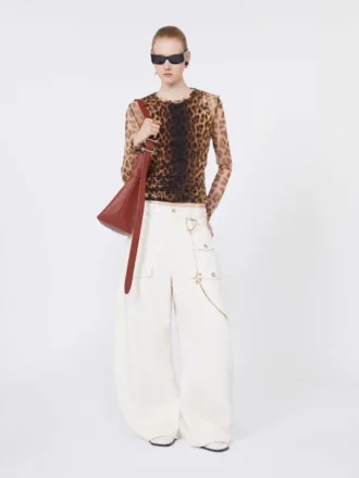 Top i to materialer med dyremønster, beige nyanser