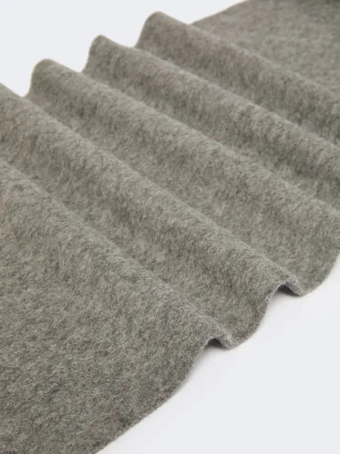 Ullskjerf med broderi, mellomgrå Ullskjerf med broderi, mellomgrå