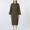 Vannavvisende trenchcoat i twill med belte, grønn Vannavvisende trenchcoat i twill med belte, grønn