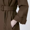 Vannavvisende trenchcoat i twill med belte, sjokoladebrun