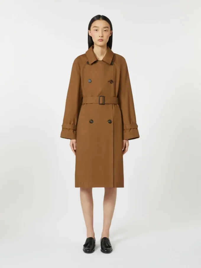 Vannavvisende trenchcoat i twill med dobbeltspent, tobakk