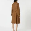 Vannavvisende trenchcoat i twill med dobbeltspent, tobakk