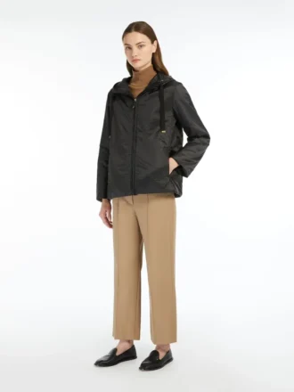 Vattert, vannavvisende jakke med hette, svart Vattert, vannavvisende jakke med hette, svart